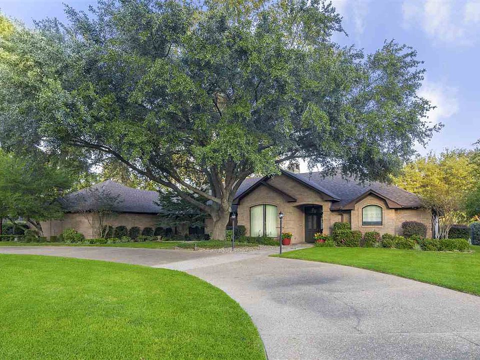 1st image of 16 Oak Forest Dr