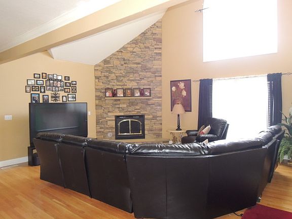 3rd image of 141 Amanda Dr
