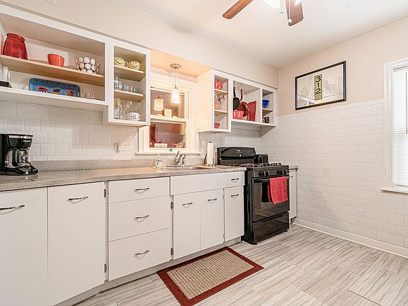 5th image of 4021 W 99th Pl