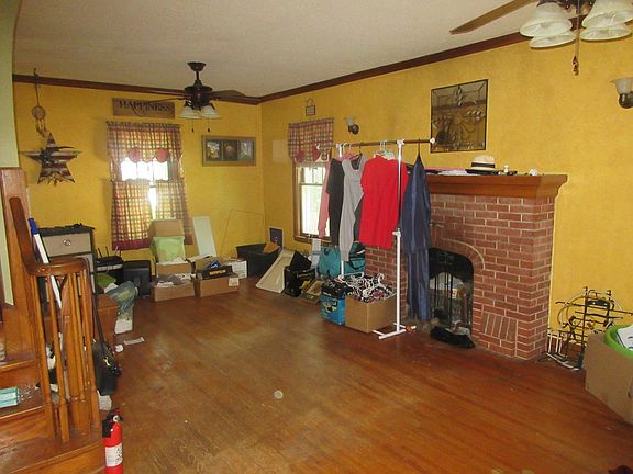 4th image of 912 Sherman St