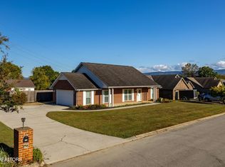 1232 Edinburgh Dr, Maryville, TN 37803