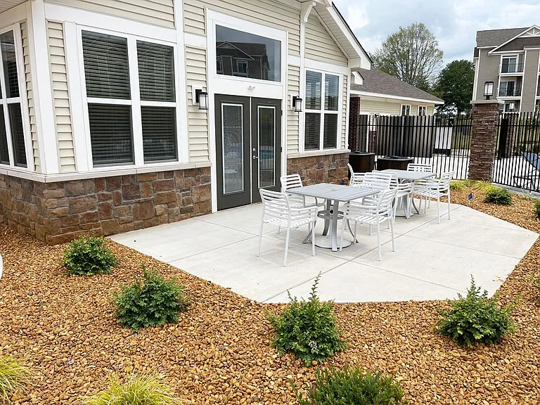 Signature Pointe Apartment Homes — Photo 51