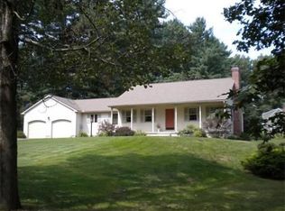 1 Glendale Woods Dr, Southampton, MA 01073