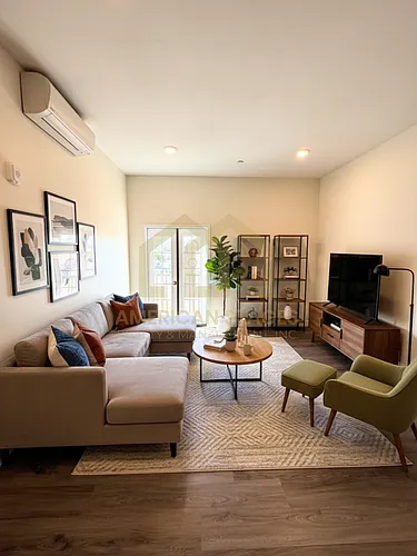 101 N Broadway Photo 1