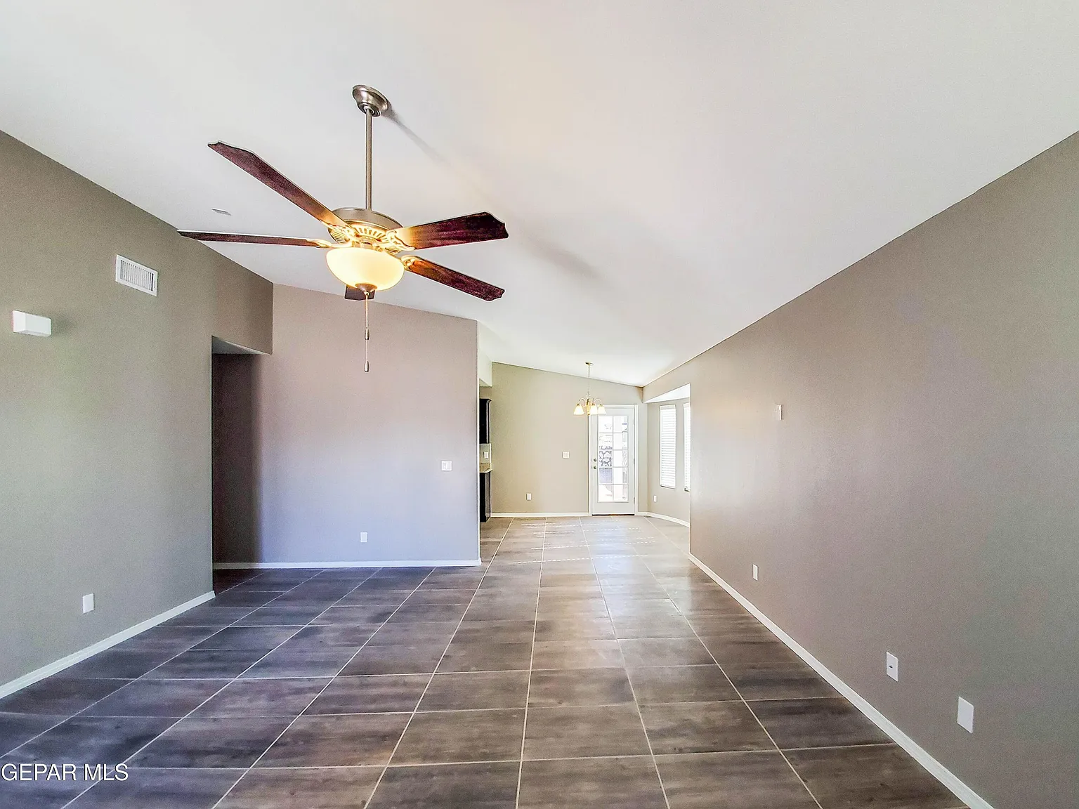 4 bed, 2.5 bath, 1592 sqft, $1,725 — Photo 2