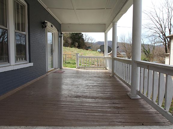 3rd image of 98 Herman St