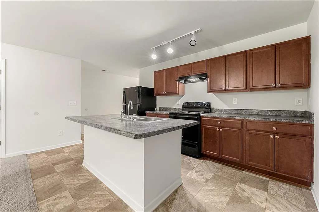 3 bed, 2.5 bath, 1600 sqft, $1,745 — Photo 4