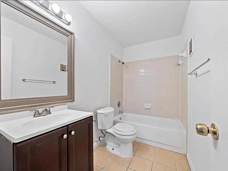 9797 Leawood Blvd #203 — Photo 10