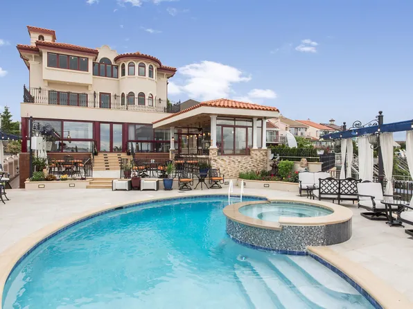 602 158th St, Beechurst, NY 11357