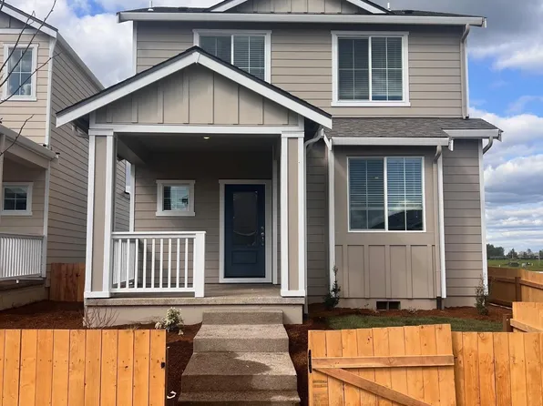 1303 Parkside Ave, Woodburn, OR 97071