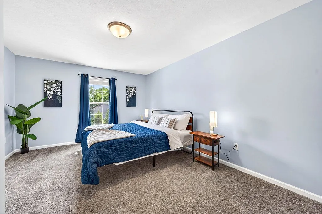 Central J: Furnished Two-Level 2-Bedroom Near Cummins — Photo 2