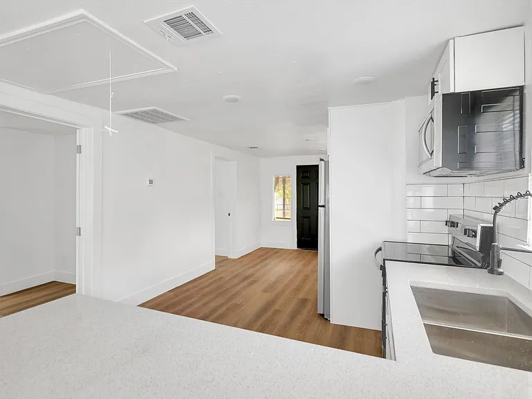 3510 Brooks St — Photo 10