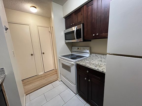 3rd image of 4023 Dream Oak Pl APT 202