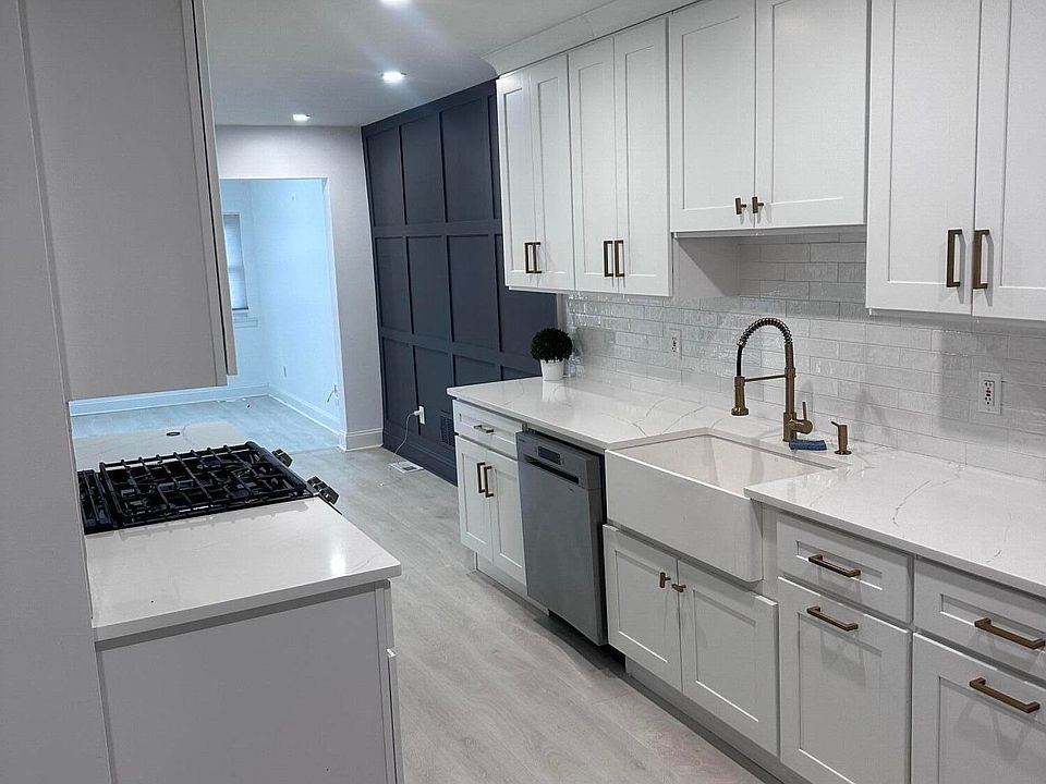 1st image of 225 Longwood Dr #22-5