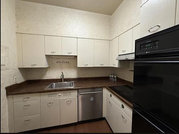 5th image of 1960 N Parkway Ave #105