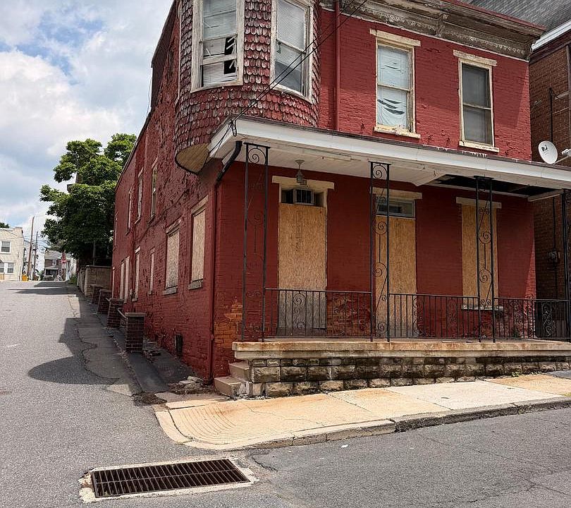 1st image of 33 S Saint Peter St