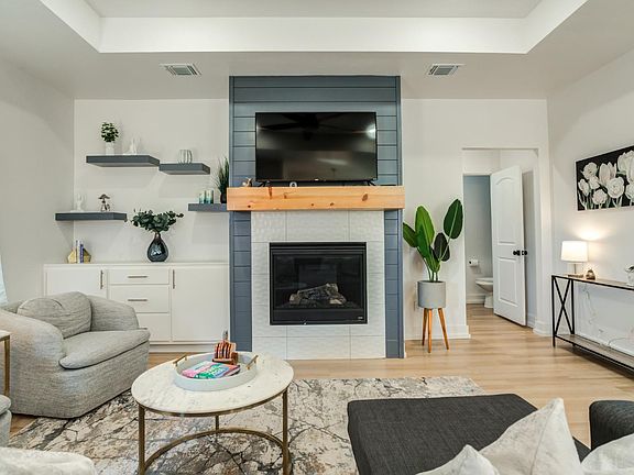 4th image of 1005 N Grover Ave