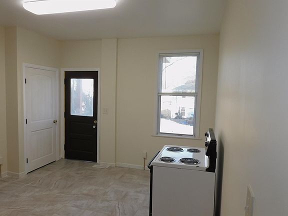 3rd image of 1040 Beech Ave