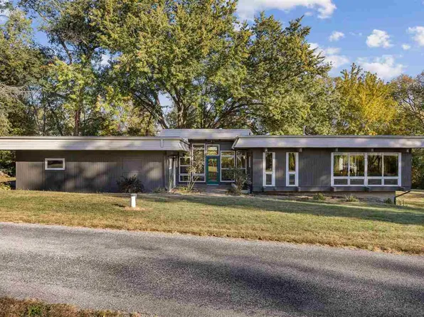 1980 Valley View Dr NE, North Liberty, IA 52317