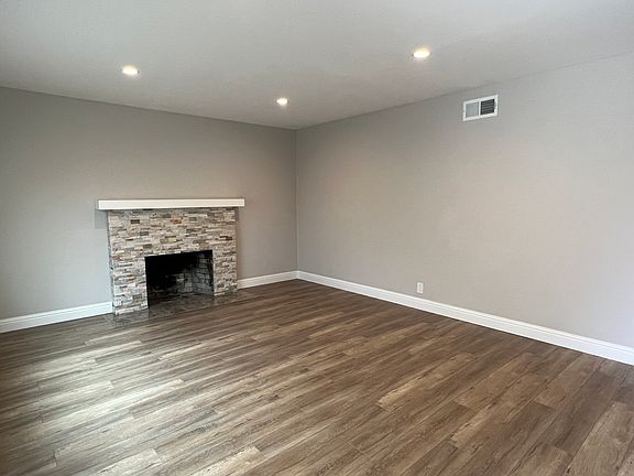 2nd image of 302 W Arbor Ave