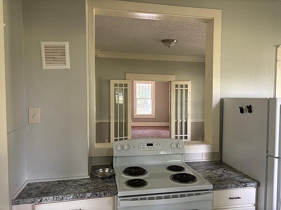 4th image of 221 McClain St