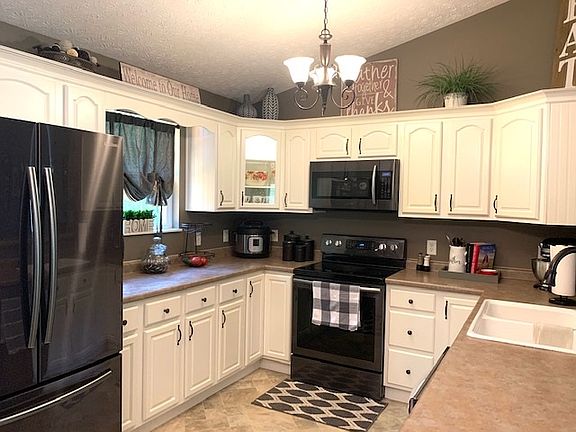 4th image of 334 Deer Trail Dr