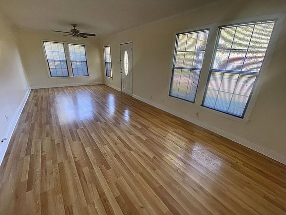 3rd image of 135 W Oak Ln