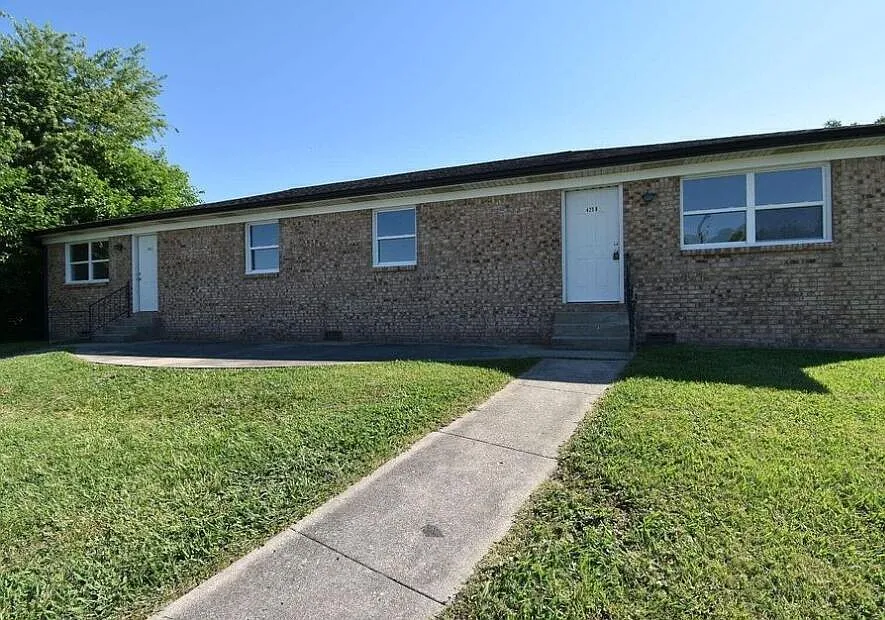 2 bed, 1.0 bath, $1,050 — Photo 1