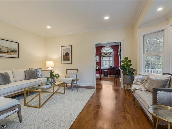 5th image of 451 Mine Brook Rd