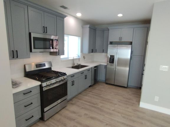 4th image of 7690 Capricorn Dr