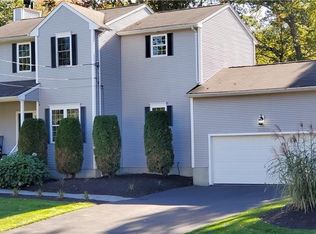 22 Wickham Ct, Cranston, RI 02921
