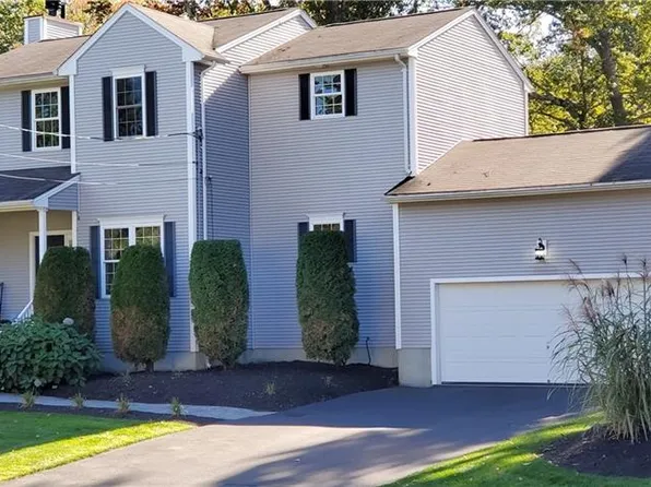 22 Wickham Ct, Cranston, RI 02921