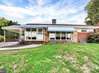 7 Hill N Dale Ct, York, PA 17403