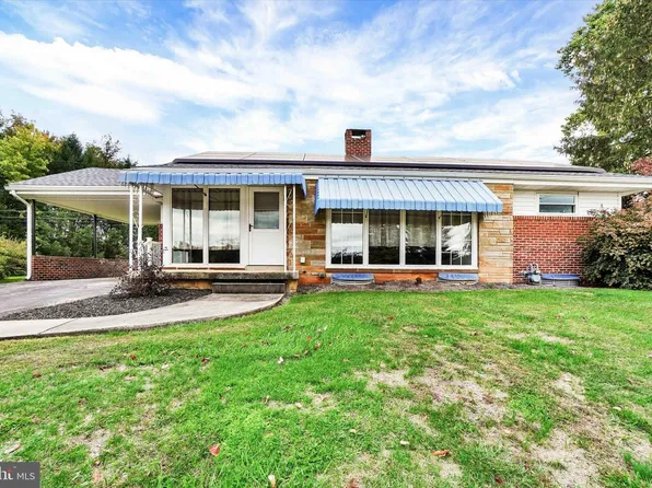 7 Hill N Dale Ct, York, PA 17403