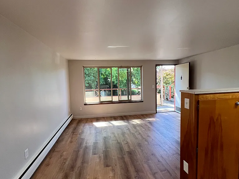 103 E Lynn St #102 — Photo 4