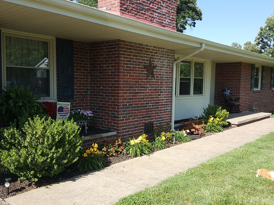 1st image of 213 E 18th St