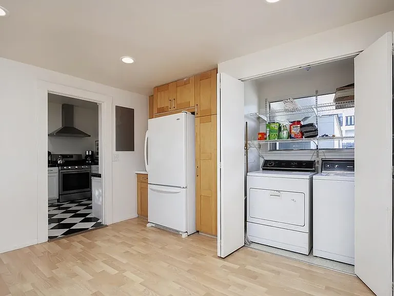 422 W University Pl — Photo 8