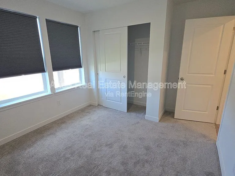 652 NE McCampbell St — Photo 22