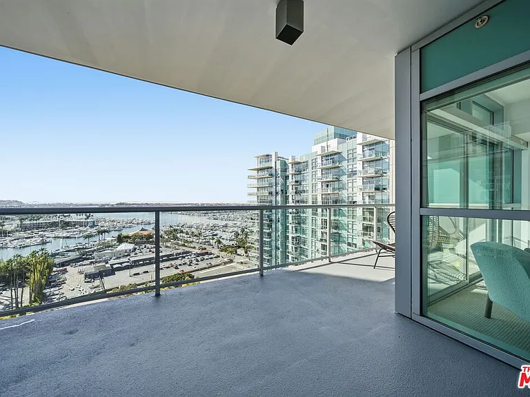 13650 Marina Pointe Dr #1603 — Photo 43