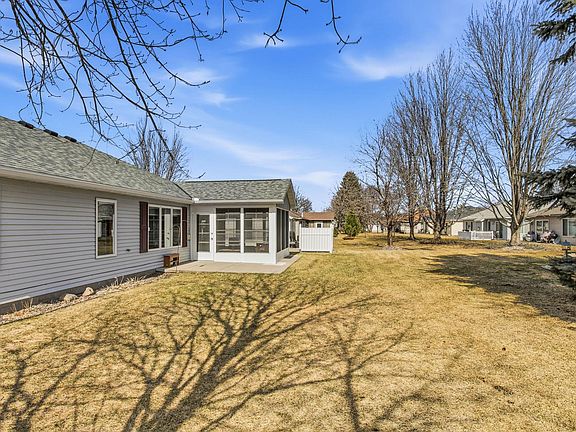 2nd image of 964 Willow Grove Cir