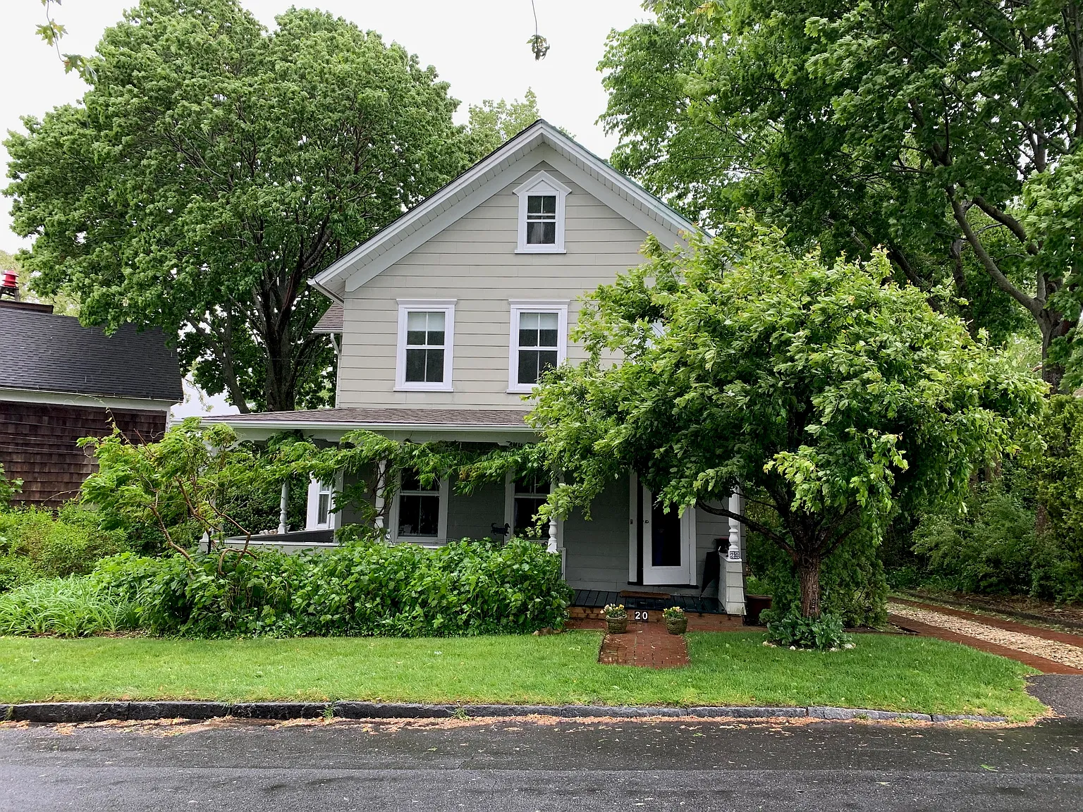 Charming Village Cottage — Photo 1