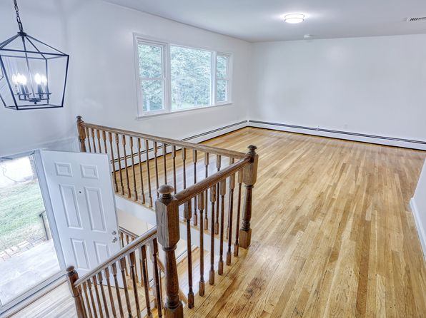 24 Wallace Dr