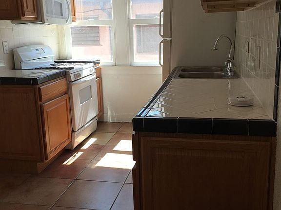 4th image of 1213 N Ardmore Ave APT 5