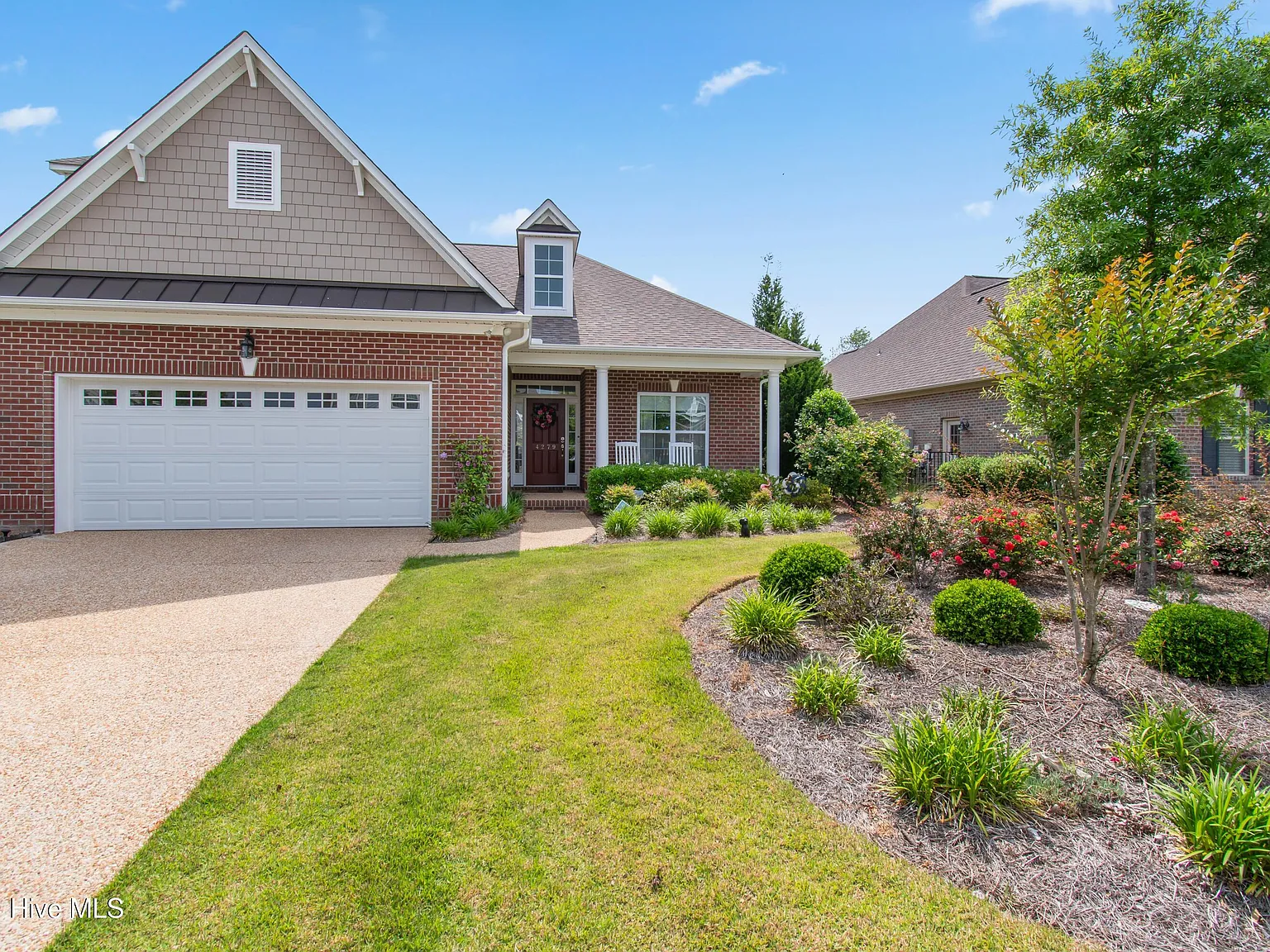 4 bed, 3.0 bath, 2055 sqft, $3,300 — Photo 2