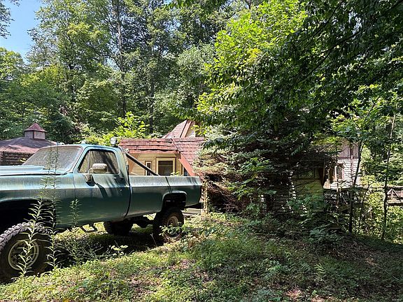 4th image of 10383 Pine Ridge Rd