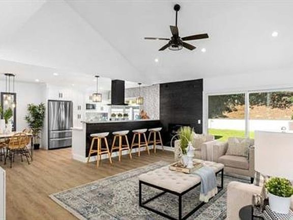 4th image of 24262 Castilla Ln
