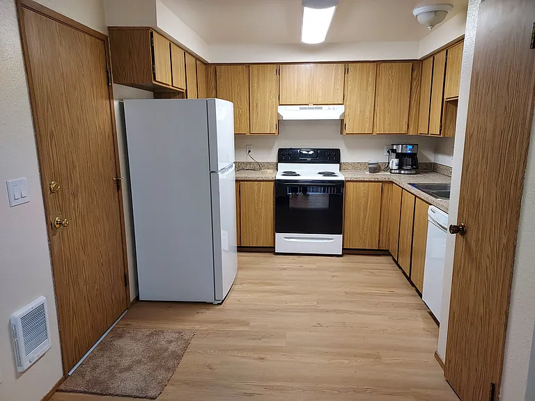 913 30th St NE #B — Photo 9
