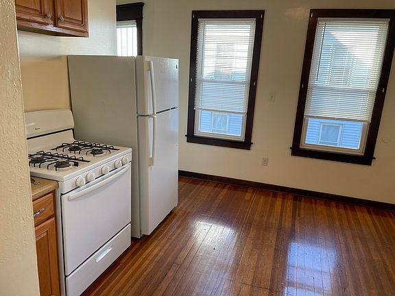 4th image of 16 Canby St #2