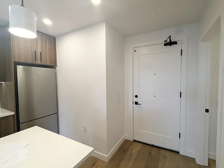 6859 Cambie St #2XX — Photo 2