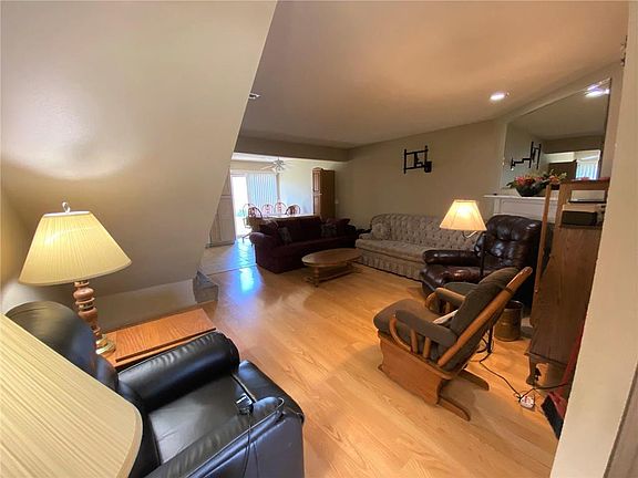 3rd image of 1402 SE Lexington Ave